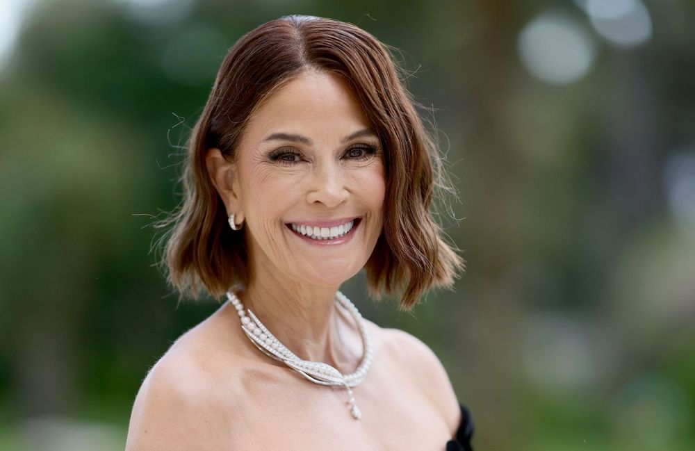 « Voici donc une photo sans filtre de moi » : À 60 ans, Teri Hatcher se dévoile sans maquillage sur Instagram