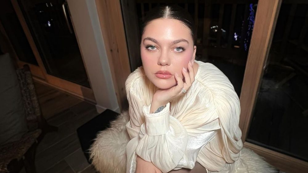Louane dévoile sa chanson pour l'Eurovision au Stade de France : "Pour ma fille, pour ma mère…"