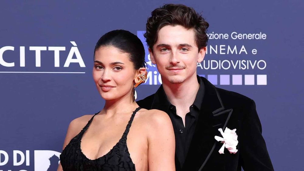 Enfin ! Kylie Jenner et Timothée Chalamet officialisent leur couple et posent en amoureux, regardez !