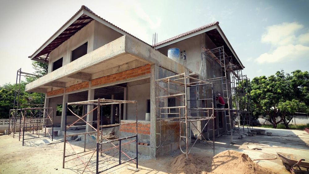 Prêt immobilier : vaut-il mieux acheter un nouveau logement ou agrandir le sien ?