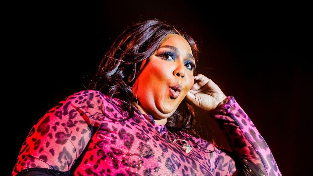 Lizzo : après les accusations de harcèlement moral, la chanteuse stoppe sa carrière