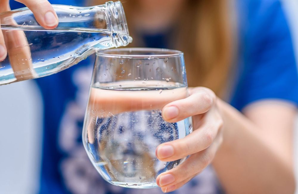 Pourquoi les femmes s’appliquent de l’eau minérale sur le visage en Chine ?