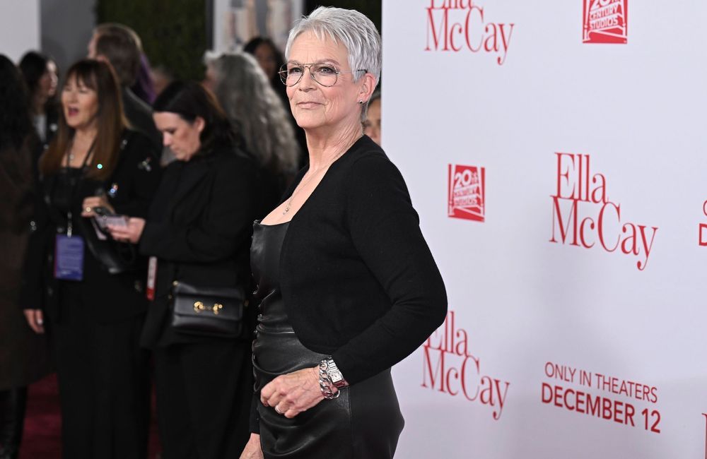 Jamie Lee Curtis évoque son parcours d’actrice et célèbre ses 50 ans de carrière en images