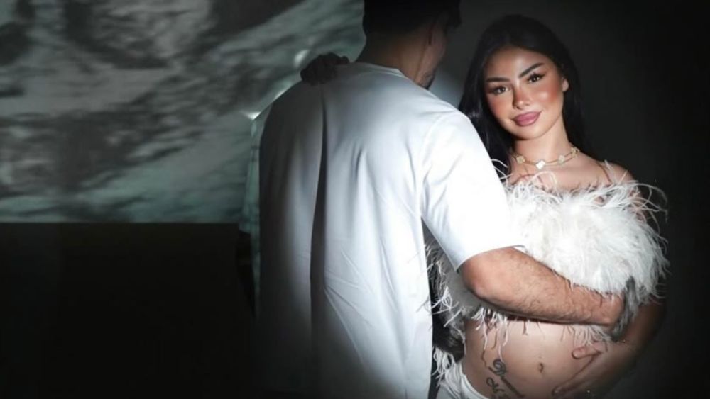 Maeva Ghennam enceinte : grossesse, mariage reporté, terme… l'influenceuse dit tout après son annonce !