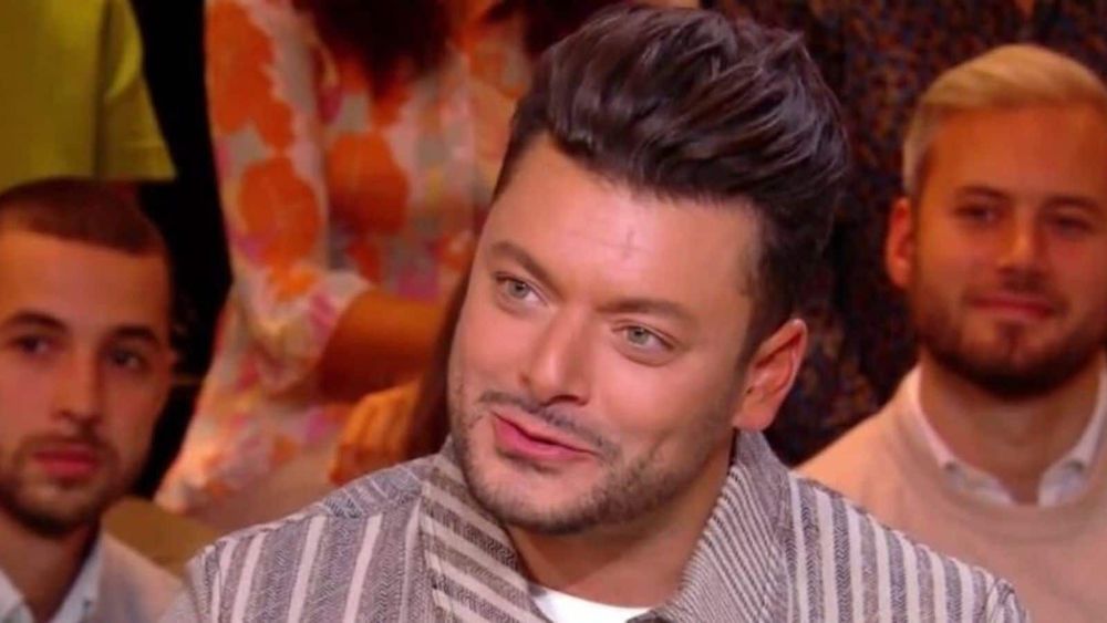 Kev Adams se retrouve face à son ex Iris Mittenaere, Laury Thilleman et Léa Salamé lui font perdre ses moyens dans Quelle époque !