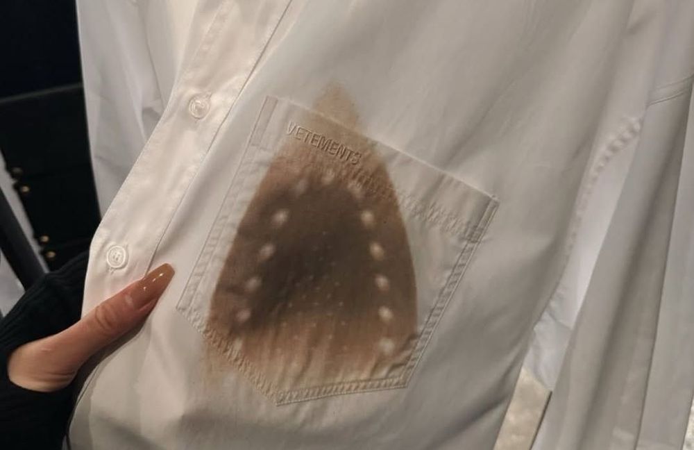 Une chemise volontairement abîmée vendue 1000 dollars ? La pièce controversée qui affole la toile