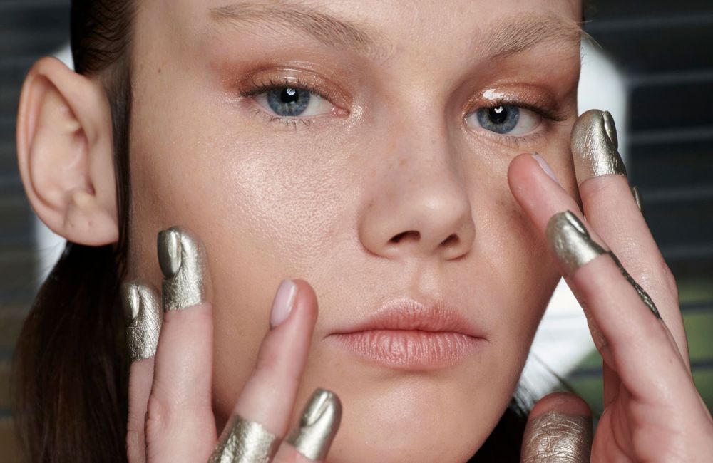 “Recession nails” : pourquoi les ongles courts font leur grand retour en 2026
