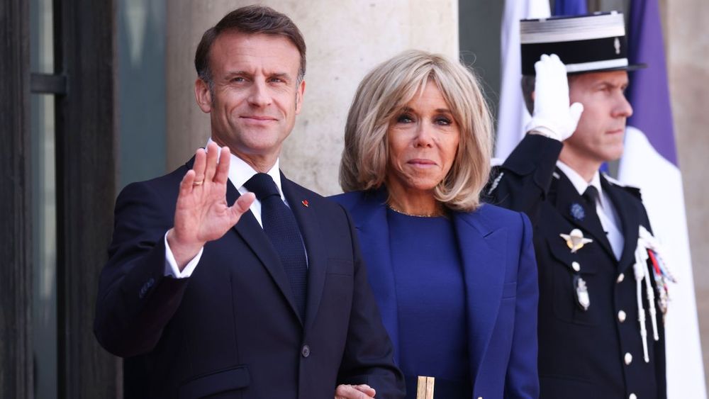 Après Brigitte, Emmanuel Macron aussi veut jouer un rôle dans Emily In Paris