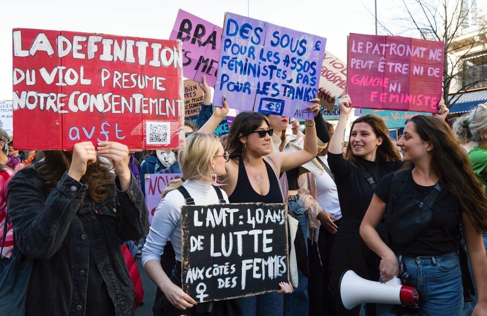 « Victoire historique pour les droits des femmes » : le Sénat vote l’intégration du non-consentement dans la loi