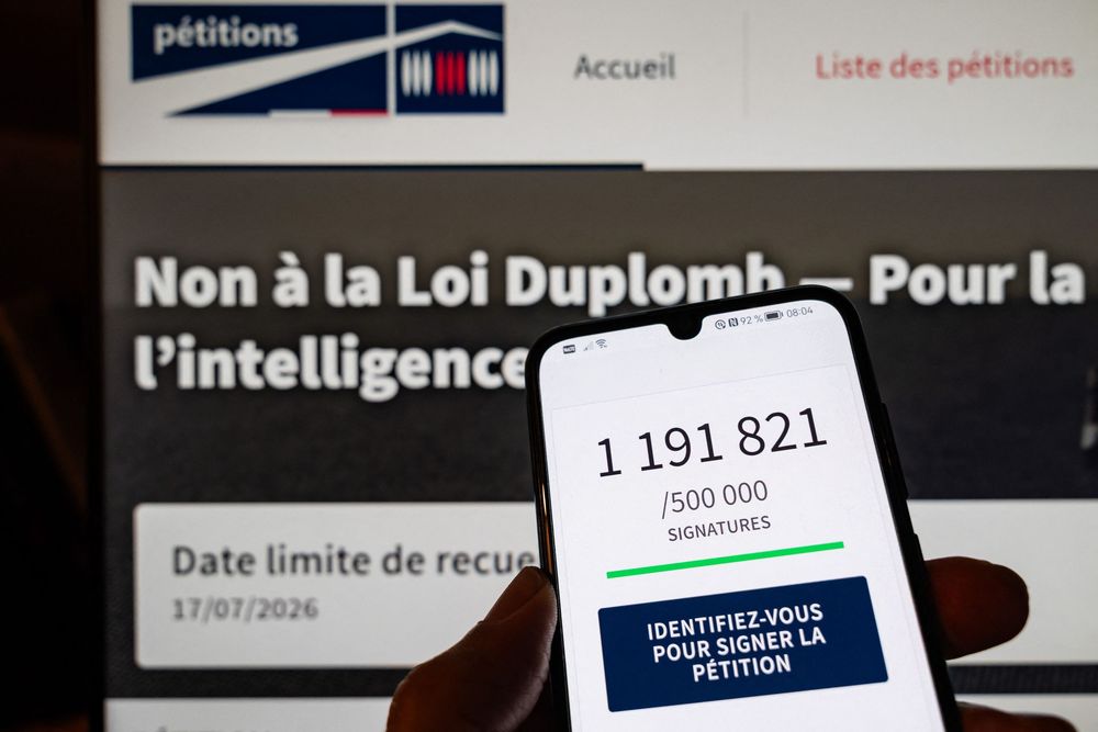 Loi Duplomb : quel est le pouvoir de la pétition qui dépasse le million de signatures ?