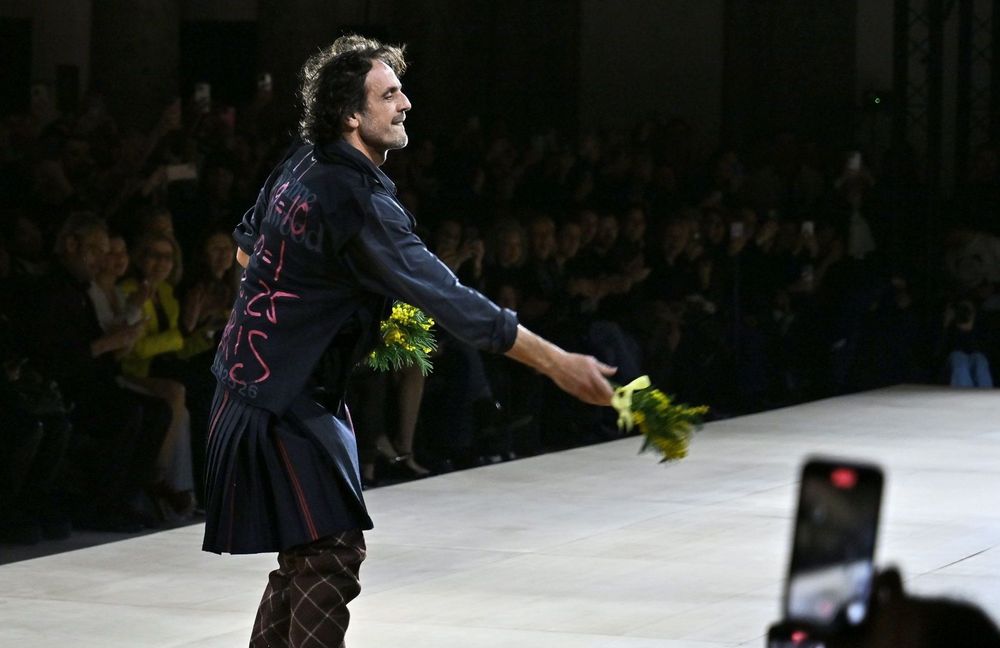 ELLE Debriefe – Fashion Week jour 6 : du mimosa lancé au public, du vert pomme pour l’hiver…