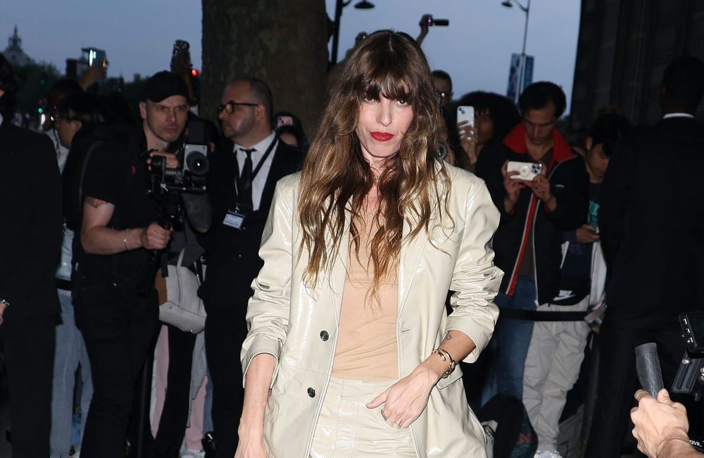 Lou Doillon au défilé Ami : sa formule mode pour réinventer le tailleur pantalon