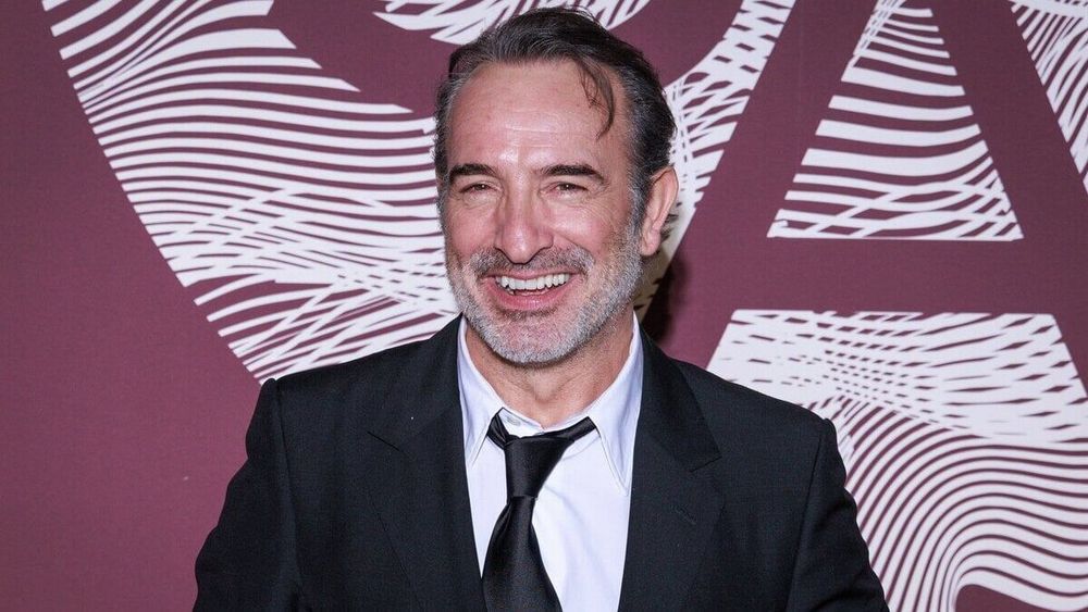 Jean Dujardin, 53 ans, sans filtre sur son rapport à la drogue : “J’ai un plaisir à me…