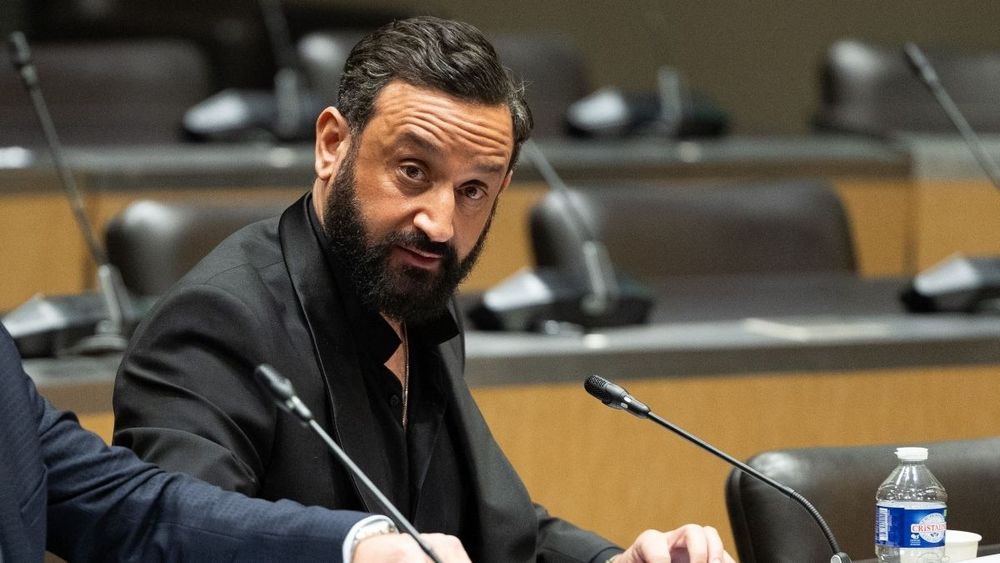 Cyril Hanouna à l'Élysée : le trône de France comme prochain plateau de l'animateur ?