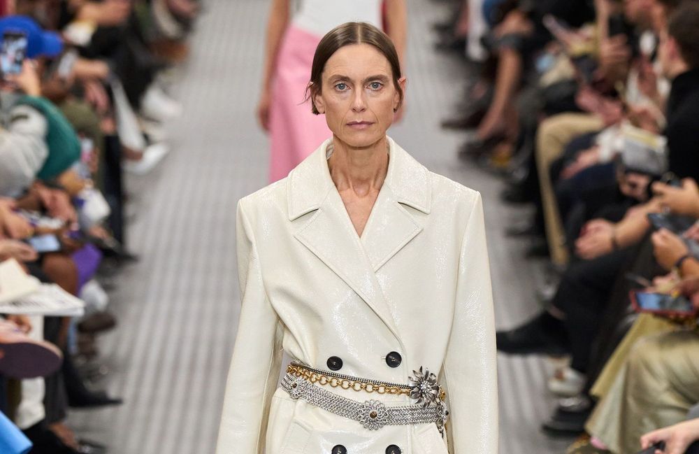 Cet accessoire repéré sur le podium de Miu Miu se réinvente de manière étonnante