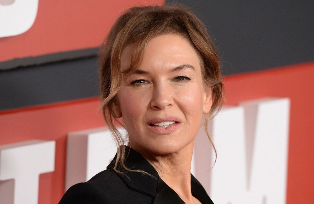 Métamorphosée, Renée Zellweger adopte la coupe courte à 55 ans
