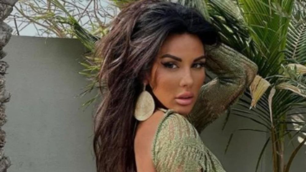 Laura Lempika : en couple et déjà enceinte ? Sa dernière photo laisse peu de place au doute, regardez !