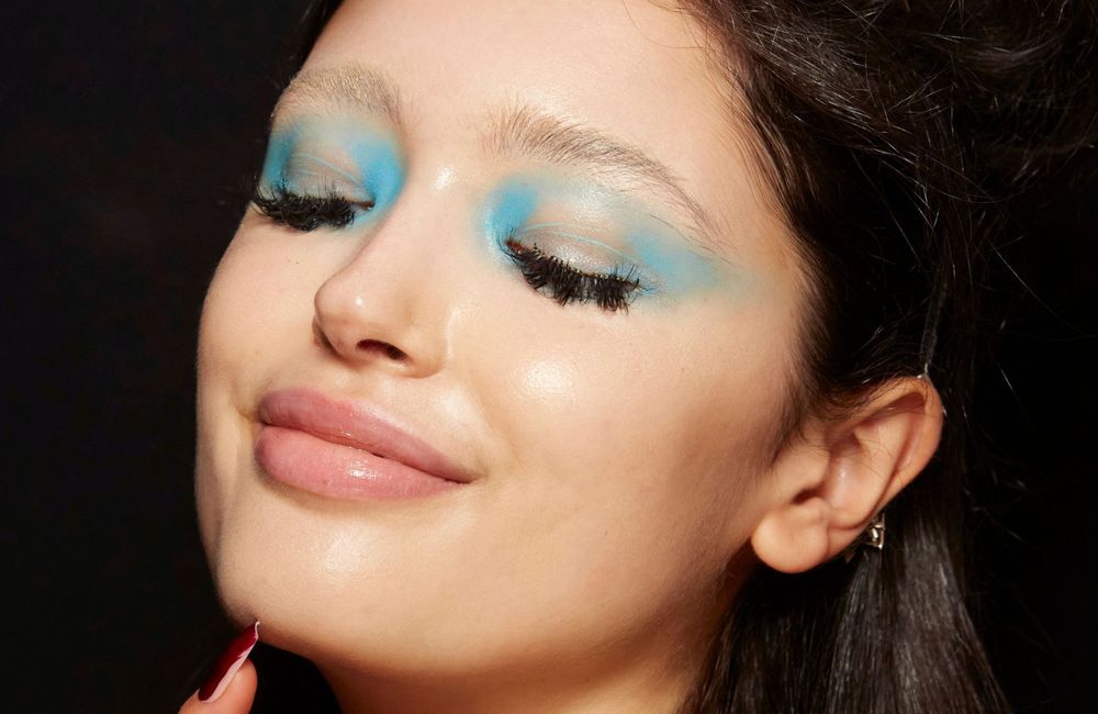 Adorée par nos grands-mères, cette tendance beauté revient en force ce printemps