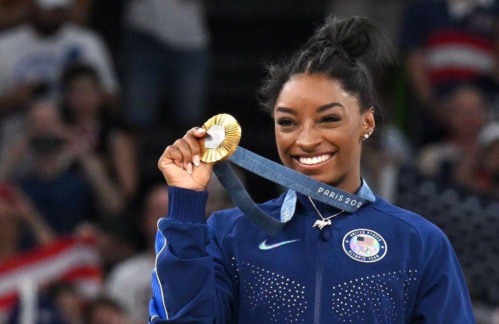 Simone Biles aux JO 2024 : le message caché derrière son mystérieux collier chèvre