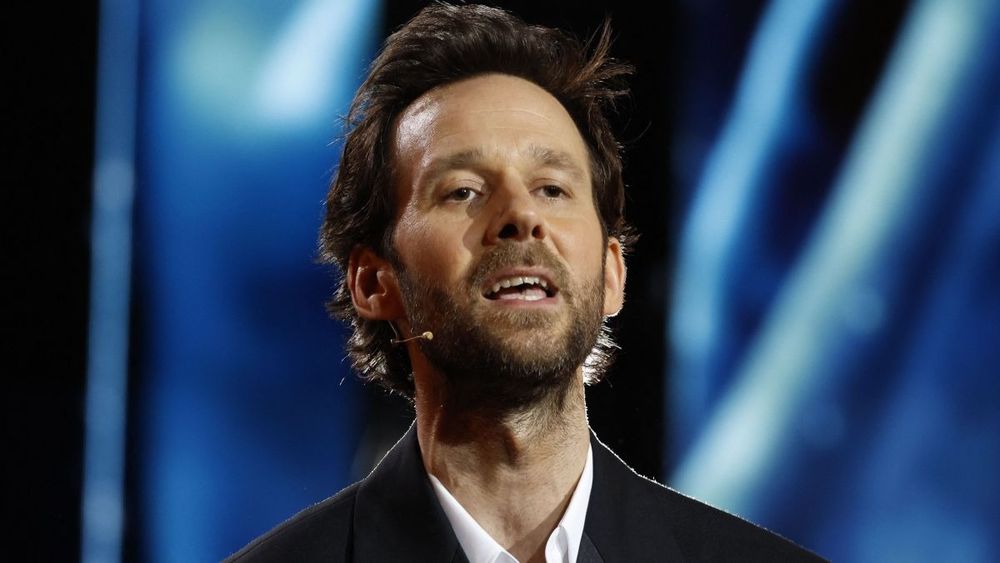 Benjamin Lavernhe électrise les César 2026 avec son hommage à Jim Carrey : "Ça roupille ici, je vais vous secouer tout ça !"