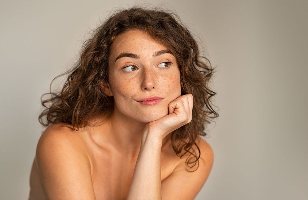 Taches brunes : ces 3 habitudes à bannir pour éviter de les aggraver