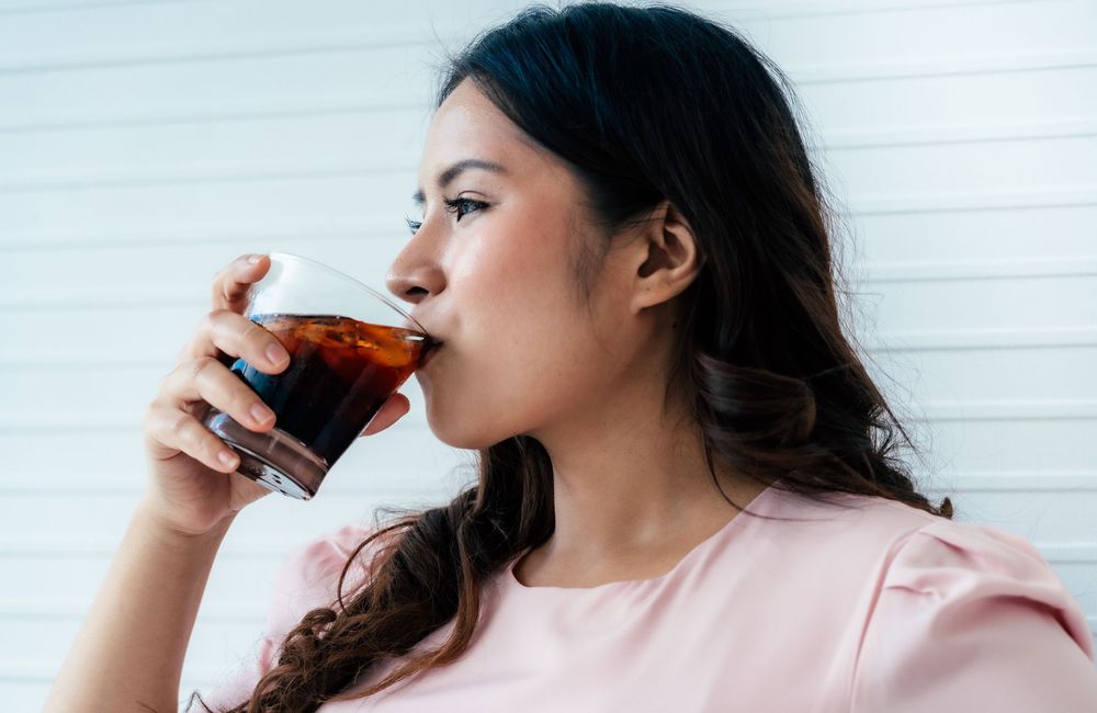 Alcool, sodas… : ces boissons favorisent la chute de cheveux selon une étude