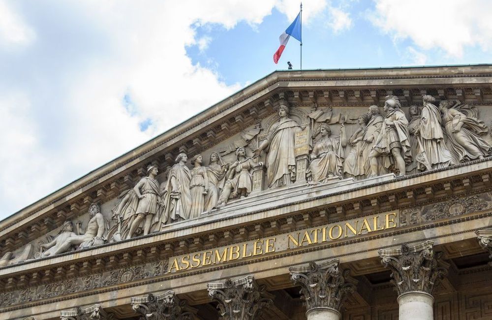 Fin de vie : les députés ouvrent la voie à un droit élargi à l’aide à mourir
