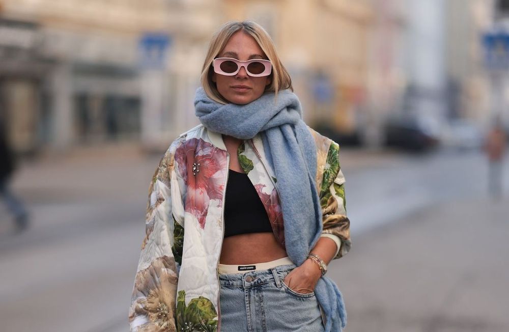 Cette veste est celle qui donne du peps à notre garde-robe de printemps