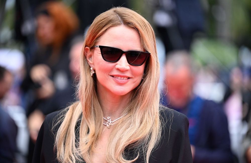 « Je ne les mets pas parce que je suis une resta » : Virginie Efira explique pourquoi elle ne quitte plus ses lunettes de soleil à Cannes