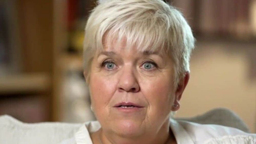 Mimie Mathy (67 ans) raconte ses premières parties de jambes en l'air : "J'ai appelé mon père et..."