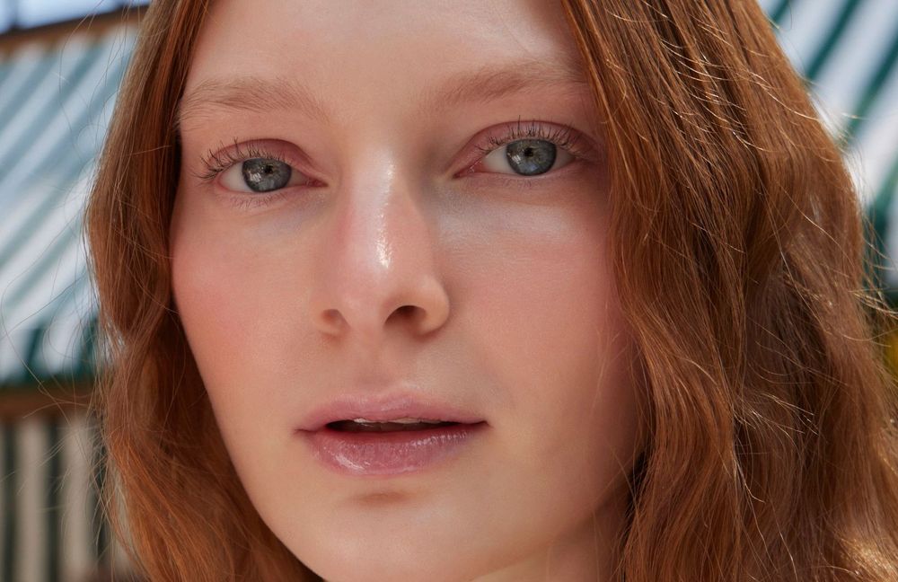 « Pool Lips » : cette tendance makeup qui sublime nos lèvres jusqu'à la fin de l’été