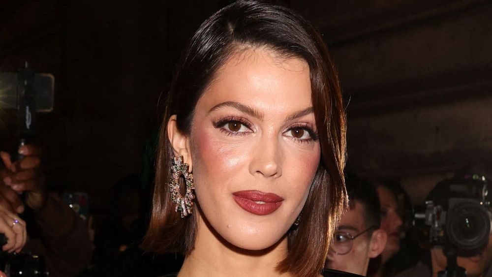 "Ça va aller très vite" : Iris Mittenaere met en vente une grande partie de sa garde-robe en ligne et à prix cassés