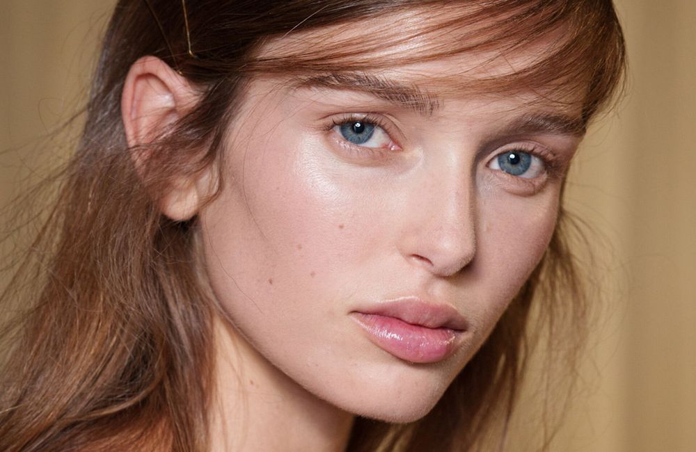 Fini les cheveux ultra tirés : le défi du « No Slickback November » célèbre les frisottis naturels