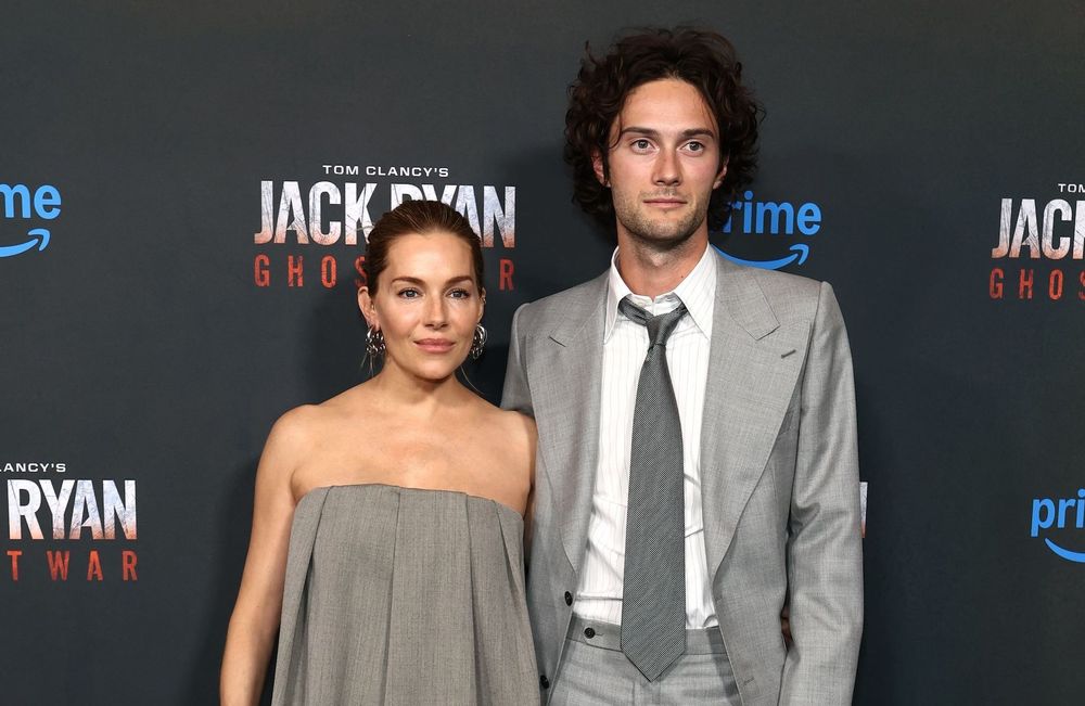 Sienna Miller dévoile les premières photos sa famille après la naissance de son troisième enfant