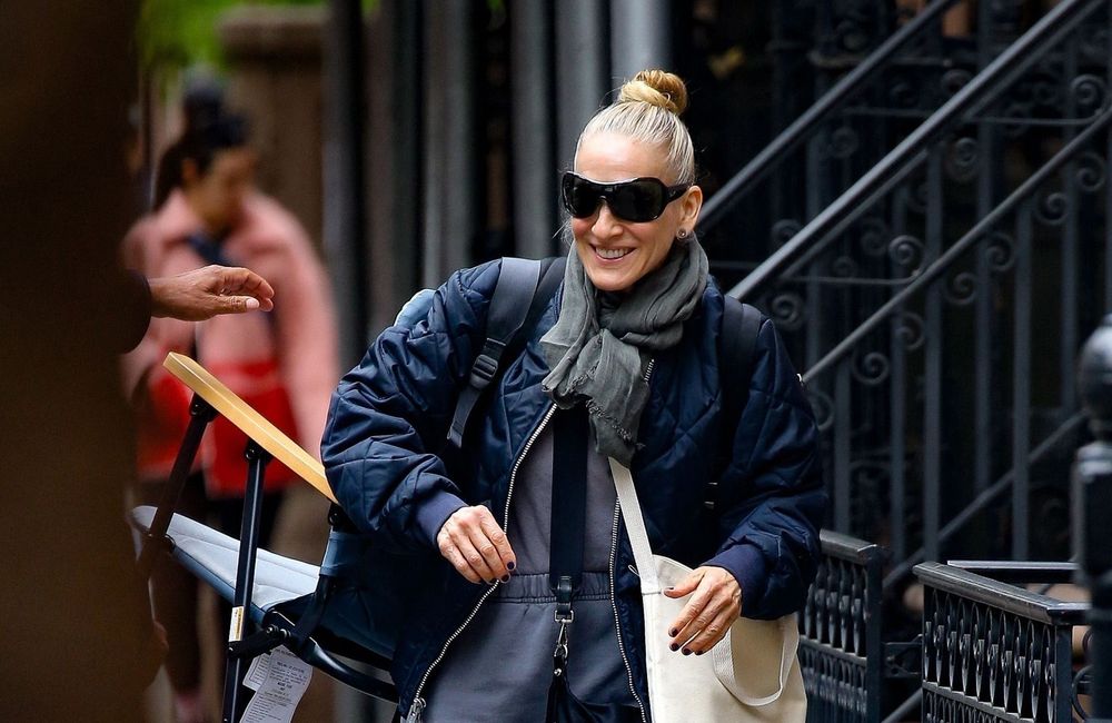 Sarah Jessica Parker troque ses escarpins à la Carrie Bradshaw pour ces souliers printaniers décriés