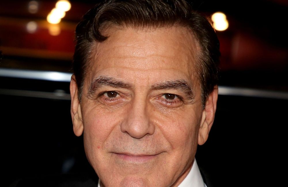 « On dirait que je traverse une horrible crise de la quarantaine » : George Clooney revient avec humour sur sa coloration des cheveux