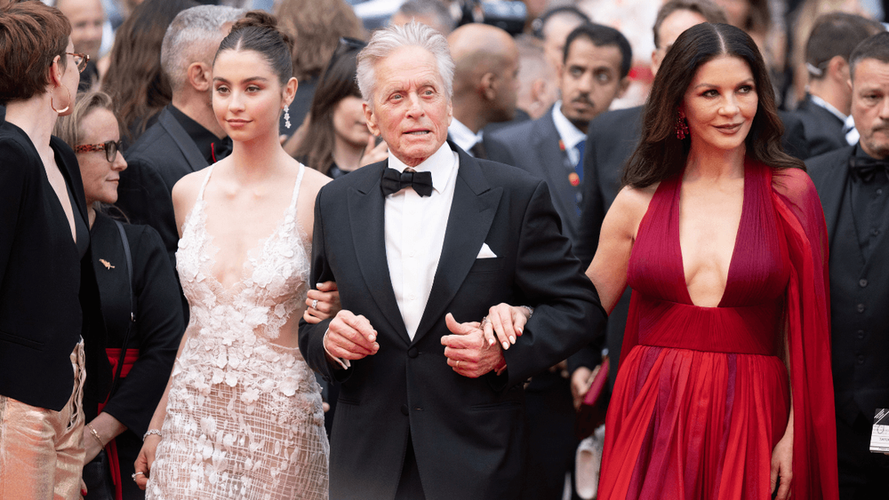 Moment de panique, cette célèbre actrice dévoile un téton sur le tapis rouge de Cannes