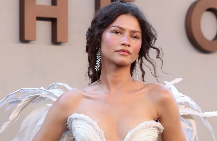 Zendaya mise sur une robe Matières Fécales, la marque au nom qui intrigue et séduit de plus en plus de célébrités