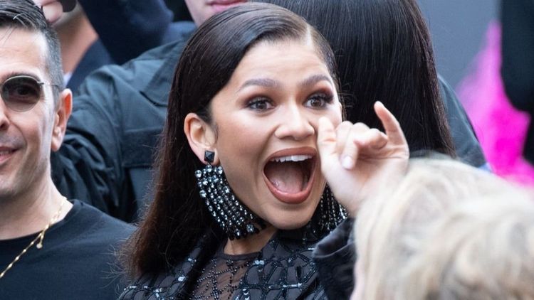 Zendaya ose la tendance de la robe "transparente" sur le tapis rouge