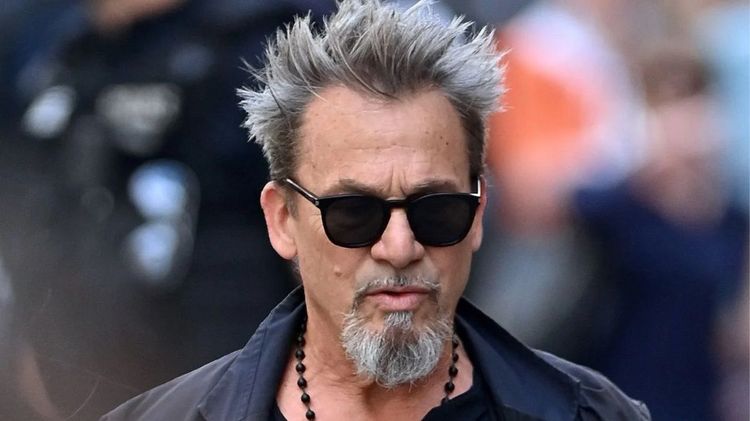 Belle-fille de Florent Pagny en bikini dépareillé, la chérie d’Inca met sa communauté en sueur