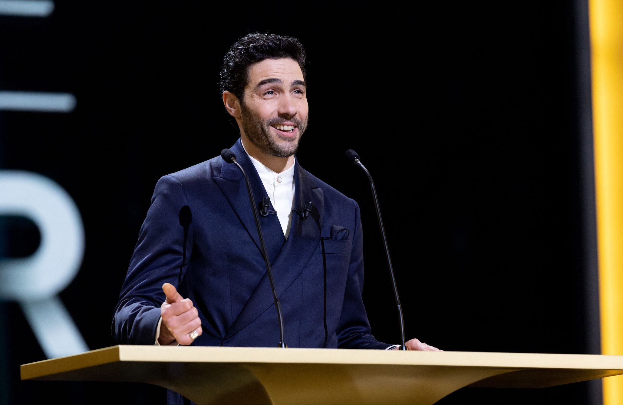 Charles Aznavour : tout ce que l’on sait sur le biopic porté par Tahar Rahim