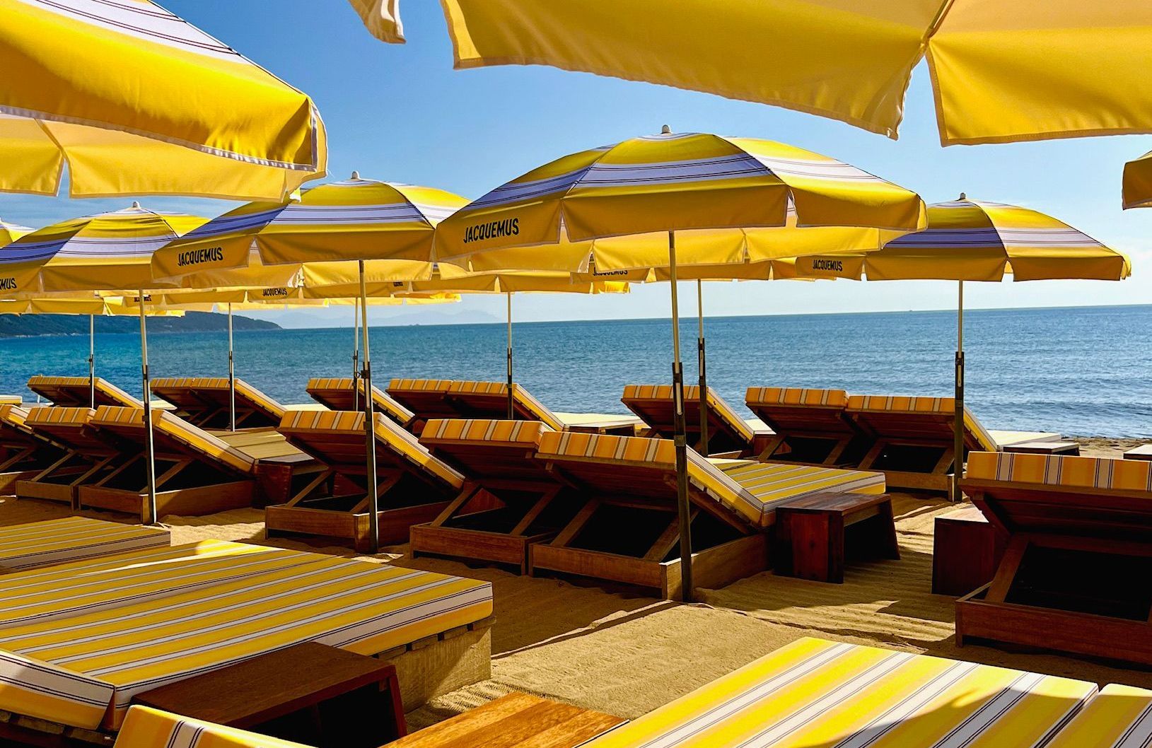 Jacquemus ouvre une plage et une boutique éphémère près de Saint-Tropez