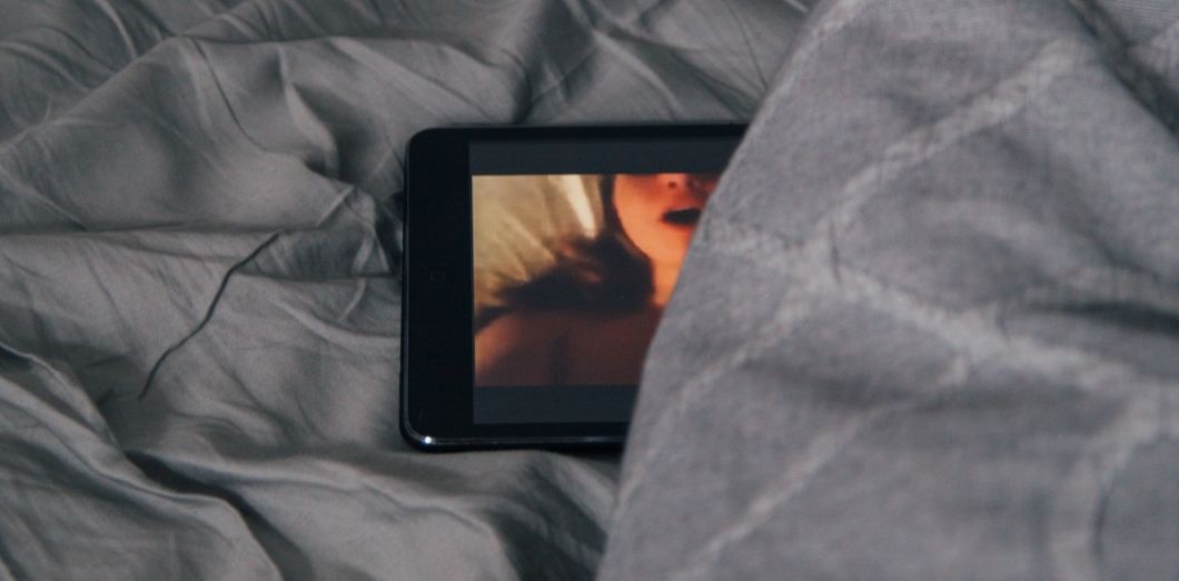 La pornographie court-circuite les fantasmes adolescents