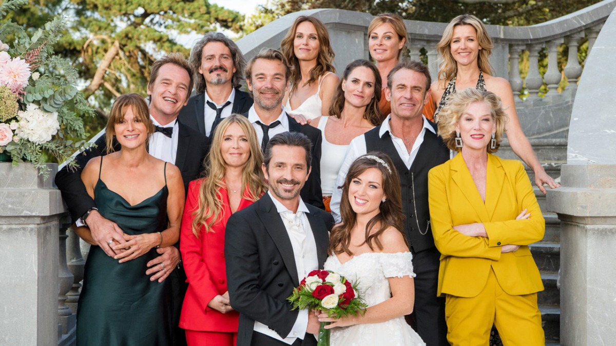 Les Mystères de l’amour (spoiler) : Hélène Rollès nage en plein dans les problèmes, Laly fait des révélations