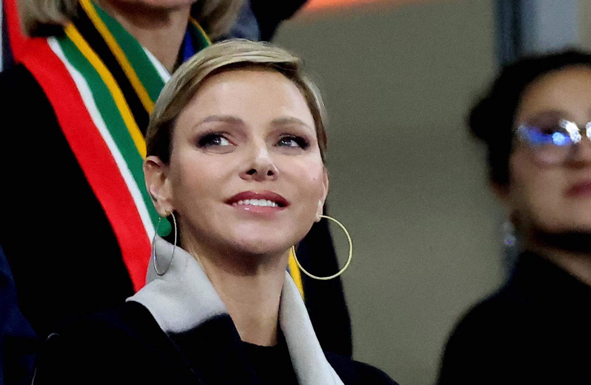 Charlène de Monaco : en jean slim et boucles d’oreilles créoles, elle modernise la principauté
