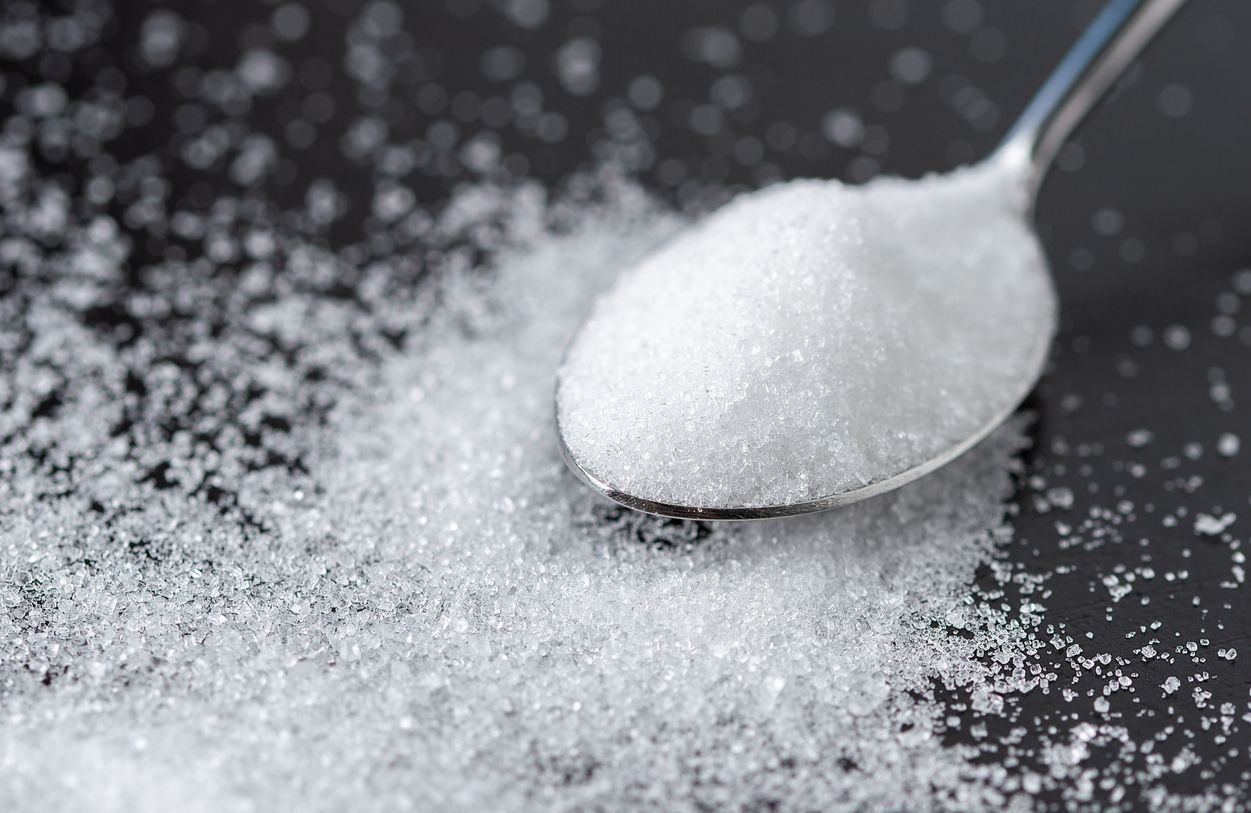 Trop sucrés, bourrés d’arômes et d’additifs : une association alerte sur l’alimentation des bébés