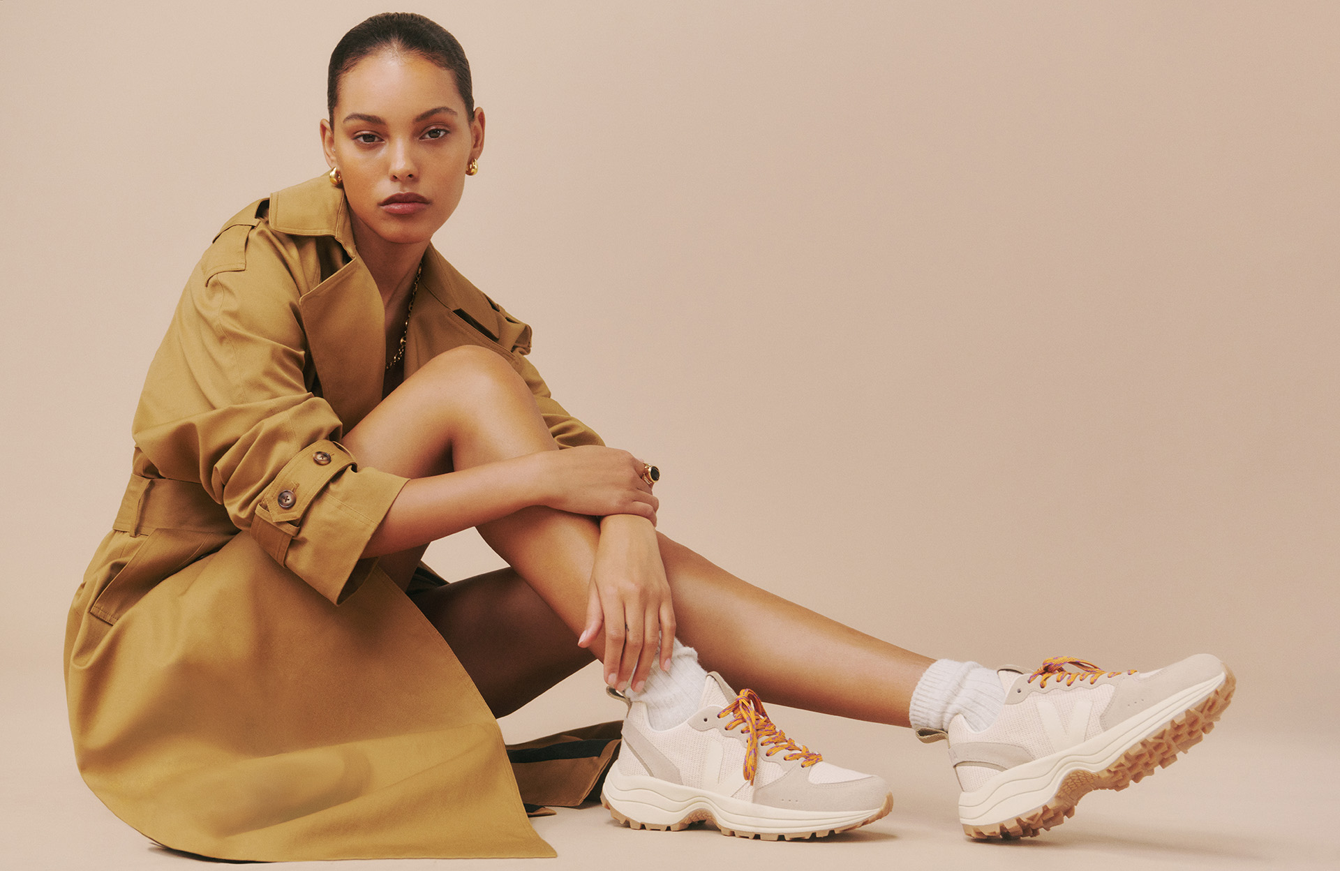 Veja et Reformation imaginent des baskets inédites aux couleurs de l’automne
