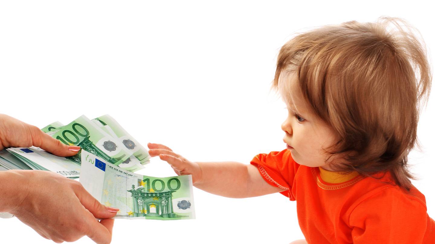 Impôts : « Je souhaite donner 10 000 euros à mes enfants à Noël, dois-je le déclarer ? »