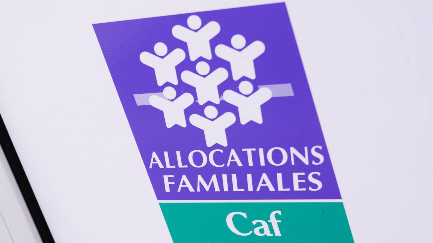 CAF : bonne nouvelle, les allocations familiales bientôt versées dès le premier enfant ?
