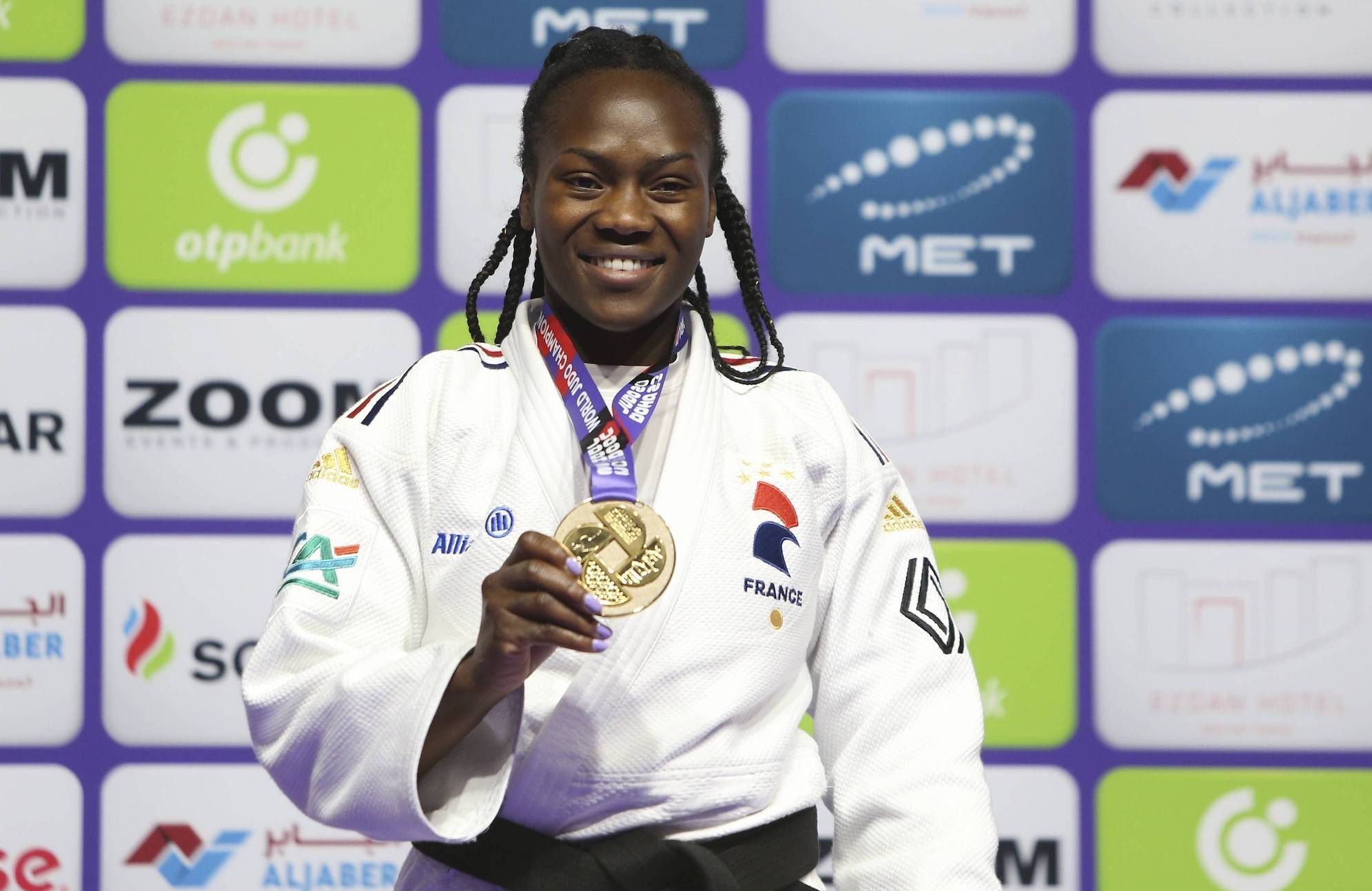 Clarisse Agbegnenou fait une demande personnelle à Emmanuel Macron : « J’aimerais avoir ma fille avec moi au village olympique »